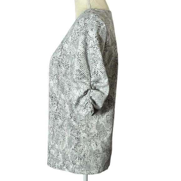 (Similar) “Ann Taylor” Animal Print Shirt. - Picture 5 of 13